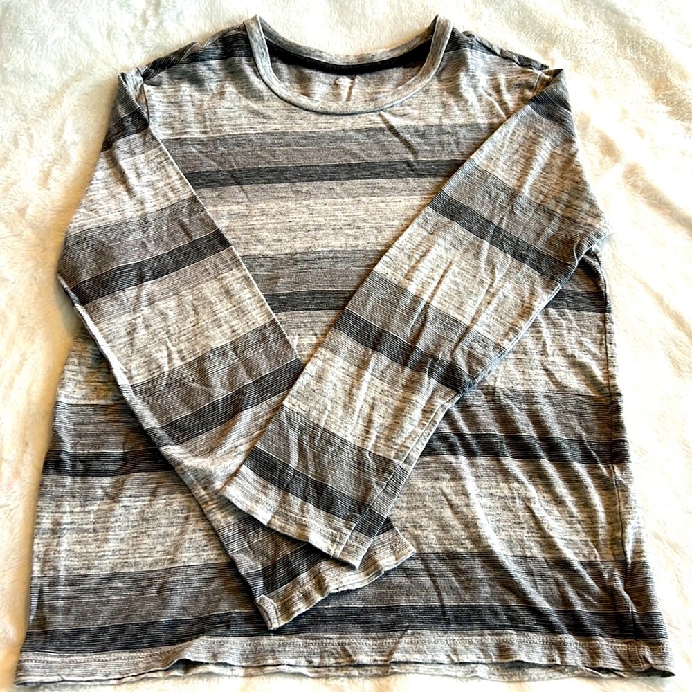 BOYS XL Old Navy Long Sleeve Tee